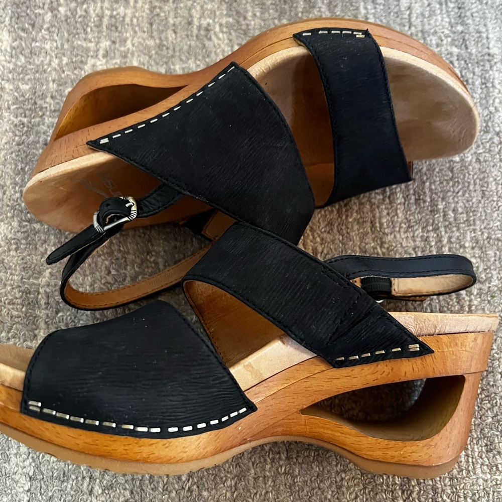 Dansko Tamia Black Nubuck Leather Adjustable Sandal With Cutout Wood Heel Sz 36 - Picture 3 of 6